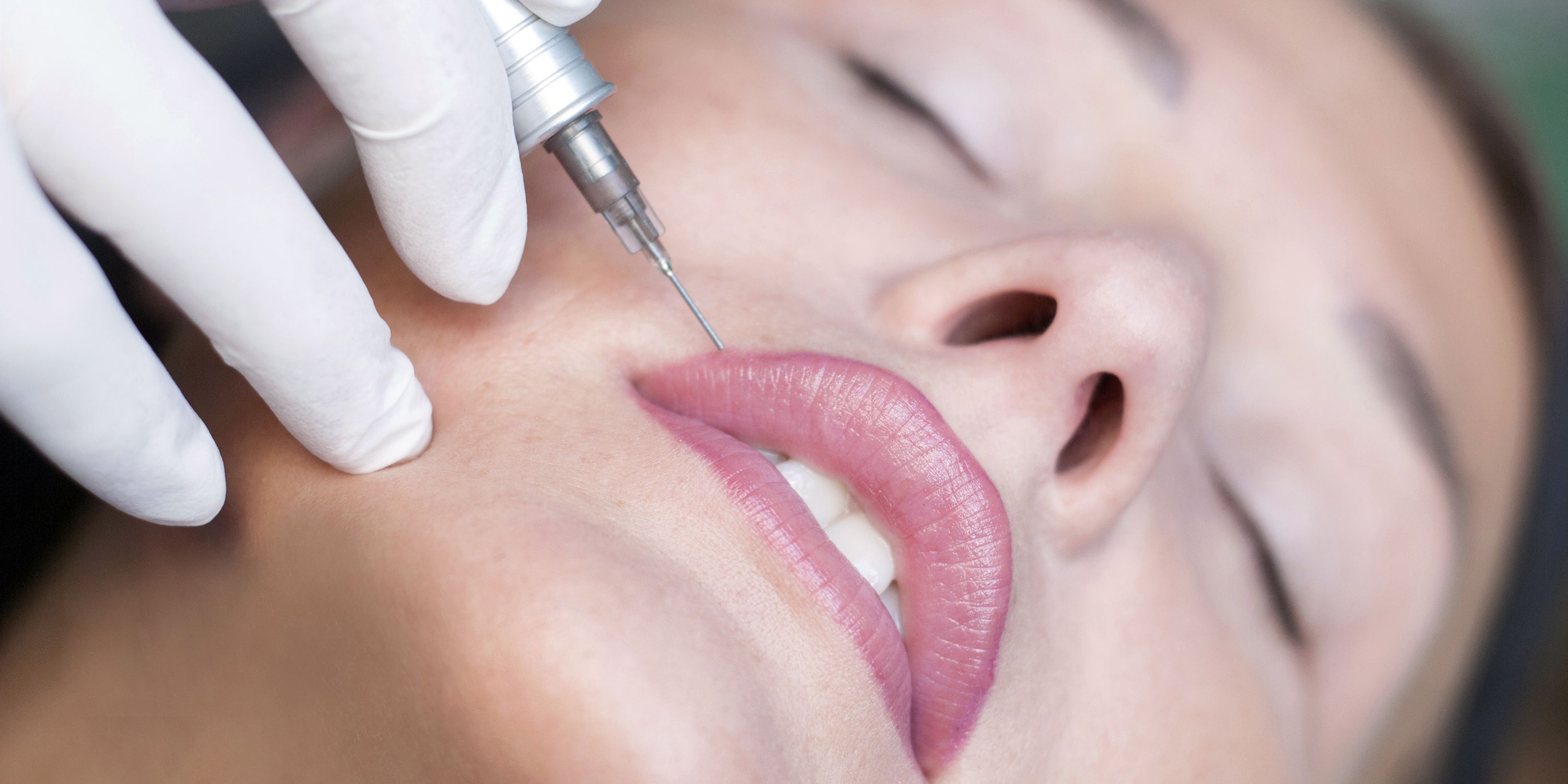 Makijaż permanentny ust – na czym polega i jakie efekty daje?