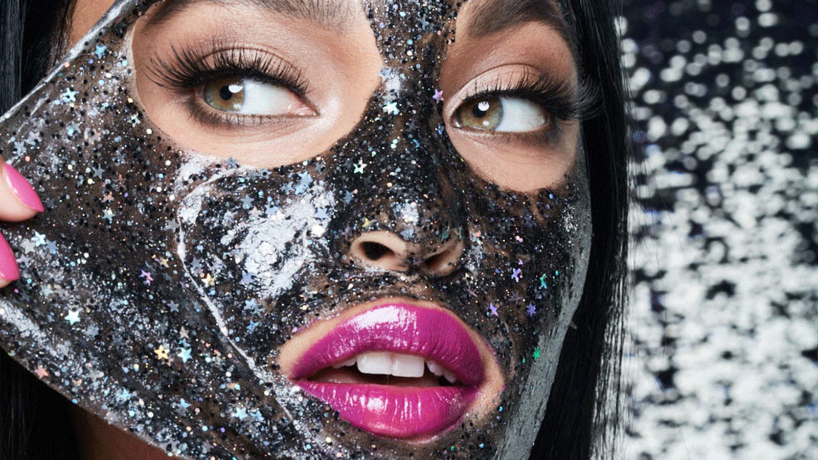 Glitter mask, czyli maseczki z brokatem. Poznaj, kosmetyczny hit prosto z Instagrama